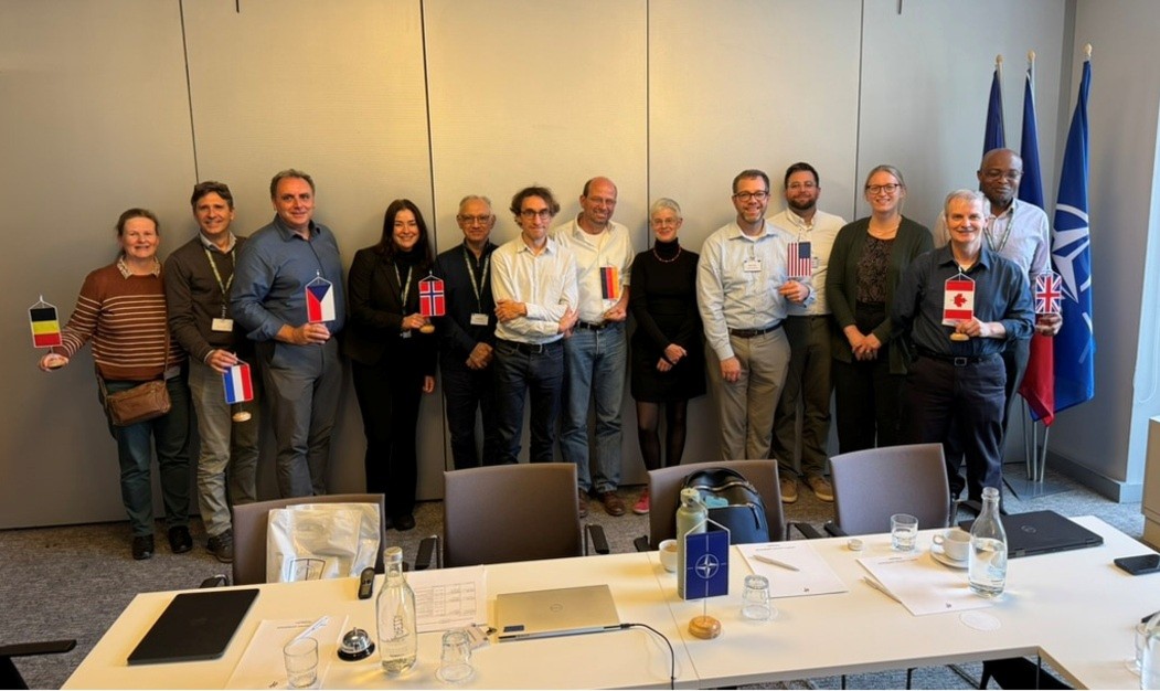 Právě si prohlížíte Sluch pod palbou – mezinárodní tým NATO hledá nové cesty ochrany vojáků